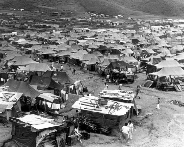 1970년 서울 각지에서 강제로 이주된 빈민들이 당시 경기도 광주 단대리(현재 성남 수정구 단대동)에 조성한 천막촌 ⓒ성남시