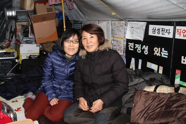 한혜경 씨(왼쪽)와 그의 어머니 김시녀 씨(오른쪽).