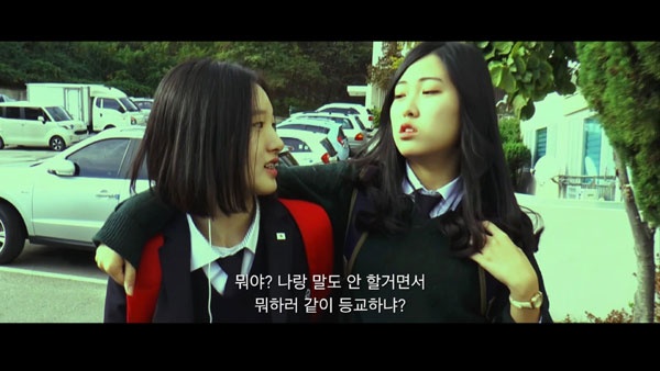 이어폰 (연출 오규리, 10분) 