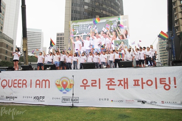 11일 오후 2시부터 광장 메인무대에서 공연이 시작됐다. 'G-Voice'와 '아는 언니들'이 합창하는 모습.