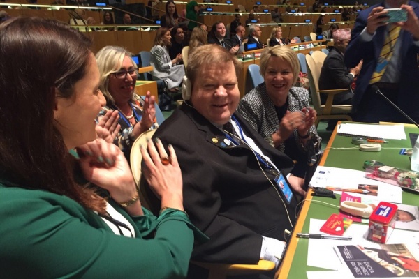 CRPD 위원회 첫 발달장애 위원으로 선출된 로버트 마틴 위원(사진 가운데). ⓒ유엔 뉴질랜드 대표부