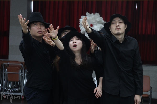 실험 창작음악극 ‘이 지독한 삶이여, 다시! - 유쾌한 氏의 운수 좋은 날’ 연습 현장