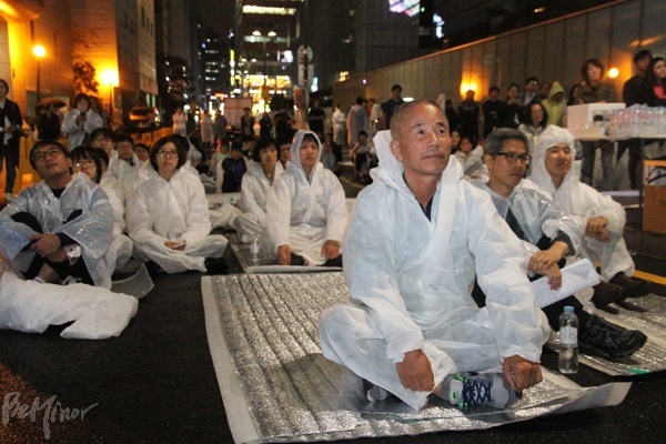 7일 저녁, 강남역 8번 출구에서는 삼성 직업병 문제 해결을 위한 반올림 노숙농성 1주년을 맞이해 문화제가 열렸다.
