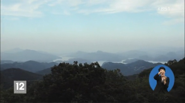 주 시청시간이 아닌 오후 12시에 편성된 수화통역 방송. (KBS 뉴스12 캡쳐)