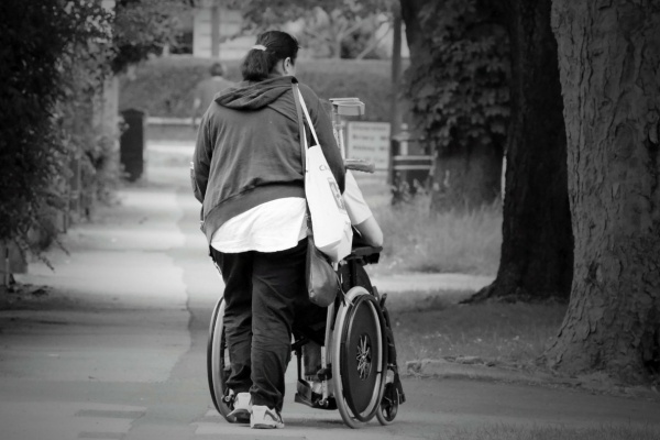 실전에서 사용할 수 있는 전문지식을 배우기엔 너무나 미흡한 교육을 받은 채, 활동보조인들은 실전에 떠밀린다. ©Pixabay