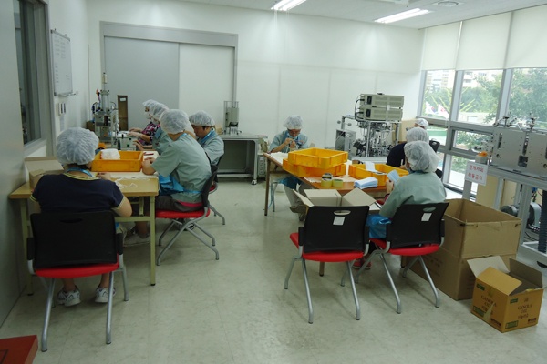 장애인 직업재활시설에서 일하는 장애인 노동자들. 기사 사례와 무관. ⓒ한국장애인개발원