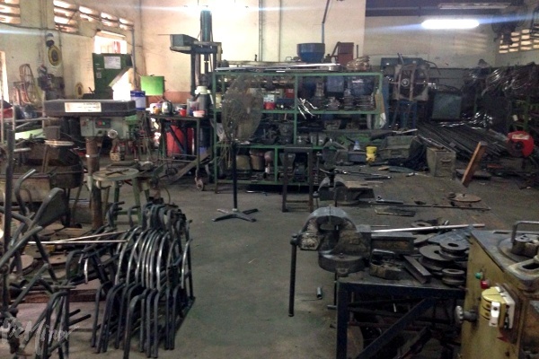 VIC에 있는 휠체어 공장. VIC는 여기서 휠체어를 만들어 장애인들에게 보급한다. 