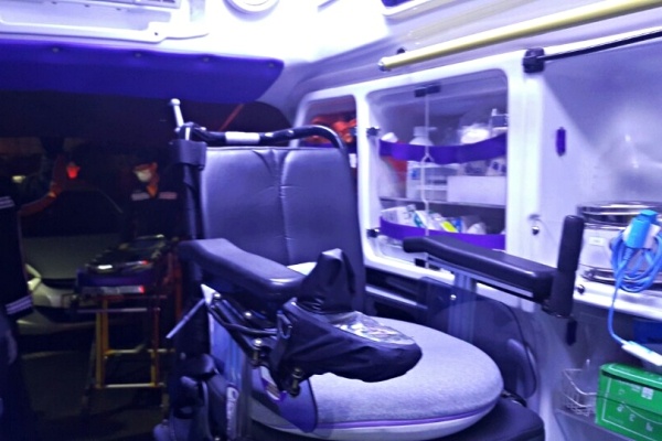 구급차에 실린 이형숙 경기장차연 대표의 전동휠체어. ©경기장차연