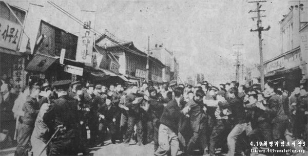 4.19혁명 데모대의 모습 ⓒ4.19혁명기념도서관