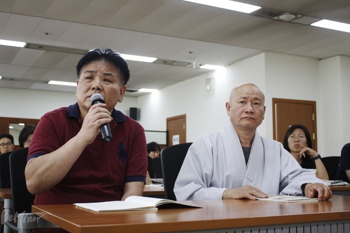 선감학원 피해생존자가 “피해자라고 증명할 수 있는 자료를 어떻게 찾나.”라고 질문하고 있다. 