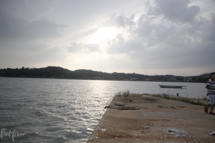 현재 선감도 선착장 앞 바다의 모습.