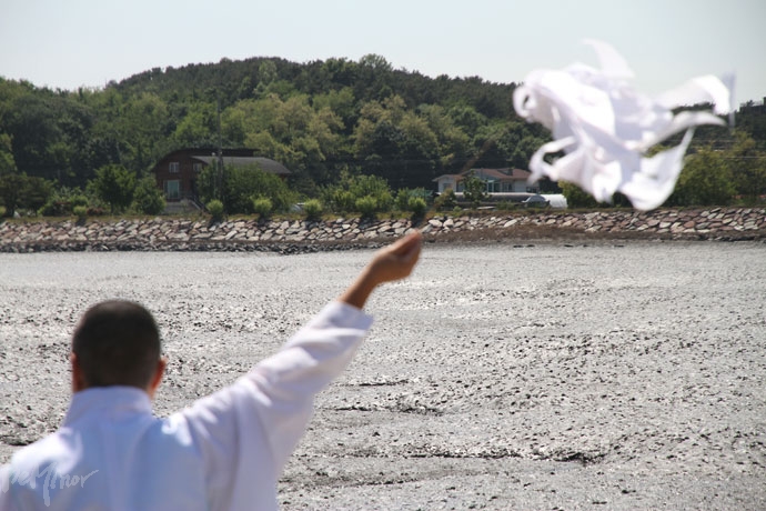 지난 5월 27일 경기도 안산시 선감도에서 열린 선감학원 희생자 추모제. 이곳이 선감학원의 원생들이 섬에 잡혀와 처음 도착한 선착장 자리다.