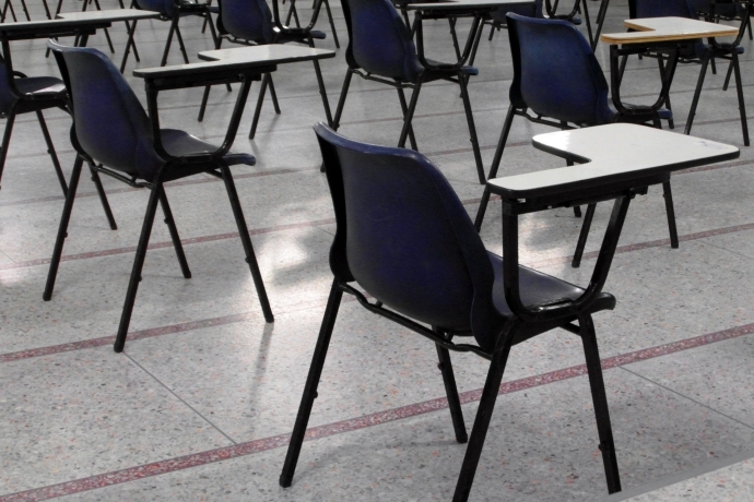 텅 빈 교실 사진. 사진출처 http://www.publicdomainpictures.net/ 텅 빈 교실 사진. 사진출처 http://www.publicdomainpictures.net/