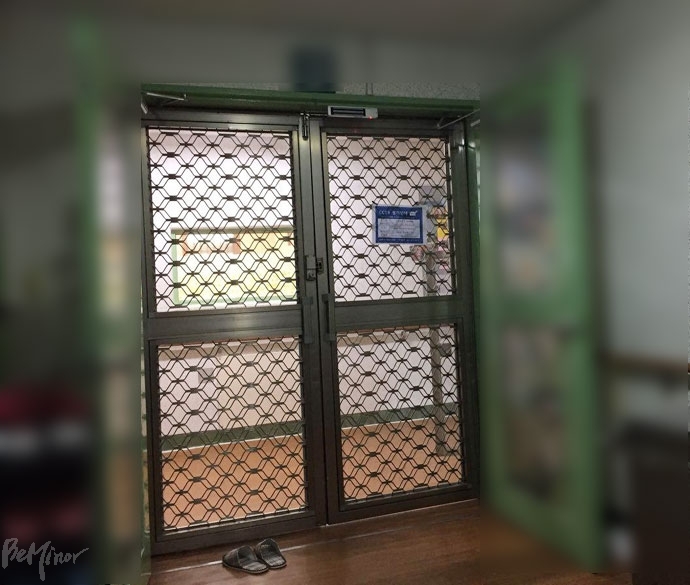 충북의 한 장애인 거주시설 내부.