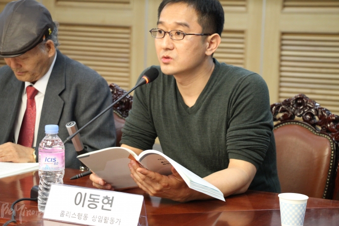이동현 홈리스행동 상임활동가가 발언하고 있다.