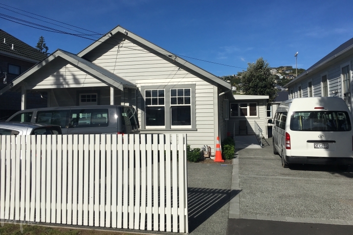 브레드가 거주하고 있는 '지원주택' 전경. '플랫(flat)' 네 채가 한 울타리 안에 모여 있는 형태이다.