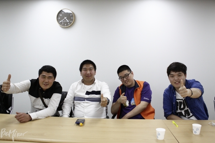 지난 10일 전국장애인부모연대 서울지부 사무실에서 발달장애인 당사자 운동을 하고 있는 신동혁, 김영래, 김정훈, 김대범 활동가(왼쪽에서부터)를 만났다. 지난 10일 피플퍼스트 서울센터 회의실에서 발달장애인 당사자 운동을 하고 있는 신동혁, 김영래, 김정훈, 김대범 활동가(왼쪽에서부터)를 만났다.