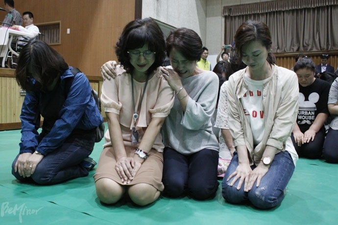 지난해 강서구 특수학교 설립을 둘러싸고 해당 지역주민들과 갈등을 빚던 장애인부모들의 '무릎 호소'는 우리 사회에 큰 파장을 일으켰다. 그러나 이것이 장애인교육운동 자체에 어떤 의미를 남겼는지는 면밀히 검토되지 못했다.