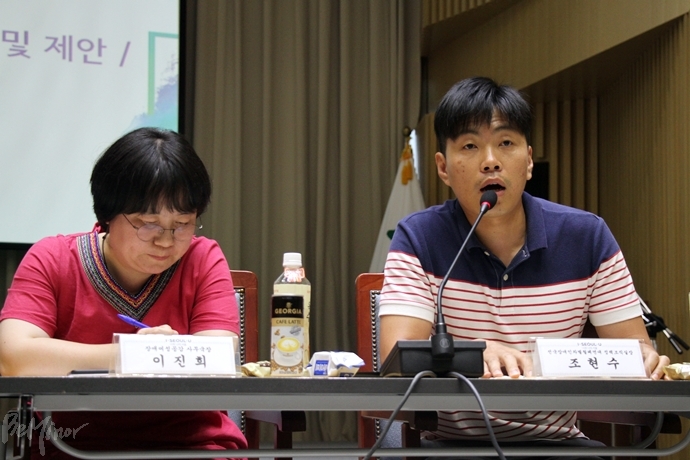 이진희 장애여성공감 사무국장(왼쪽), 조현수 전국장애인차별철폐연대 정책조정실장(오른쪽).