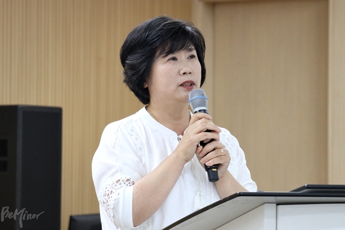 '가족중심의 발달장애인 자립생활 전환지원' 사업 참여 경험을 발표하고 있는 이진숙 씨.