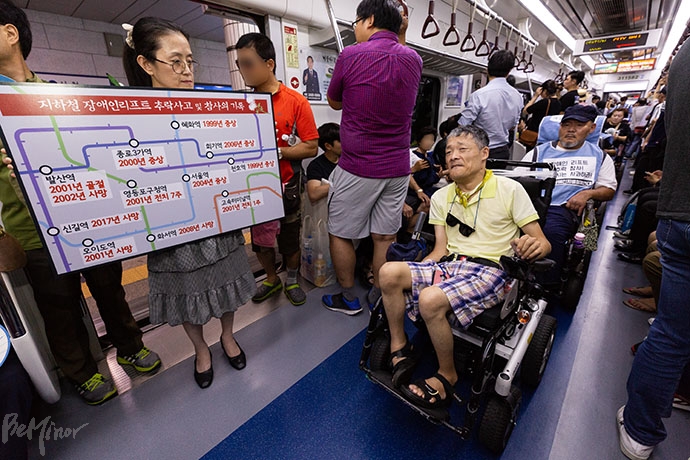 14일, 서울장애인차별철폐연대는 휠체어추락사에 대한 서울시의 공개사과와 장애인 이동권 보장을 촉구하며, 68일간 매주 화요일마다 지하철 연착 투쟁을 벌이겠다고 선포했다. 