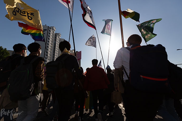 평등행진단이 차별금지법 제정을 촉구하며 국회로 향하고 있다. 