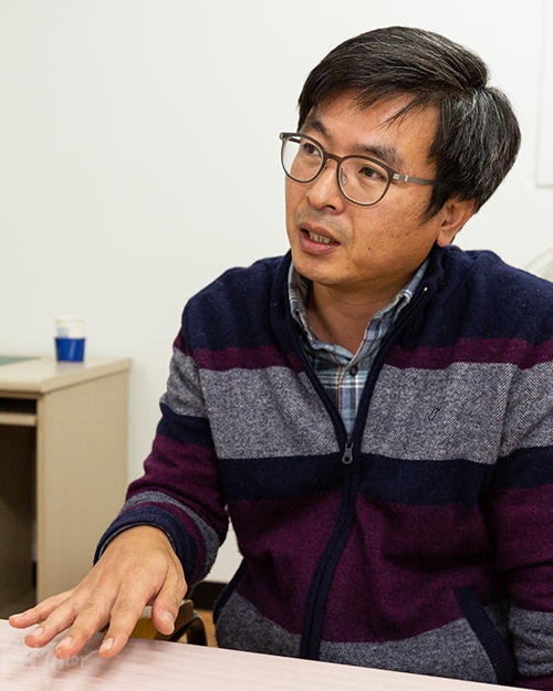 인강원 사태 이후, 2015년 9월 서울시의 공익이사진으로 임명된 이승헌 사회복지법인 인강재단 이사장이 지난 16일 비마이너와 인터뷰를 하고 있다. 