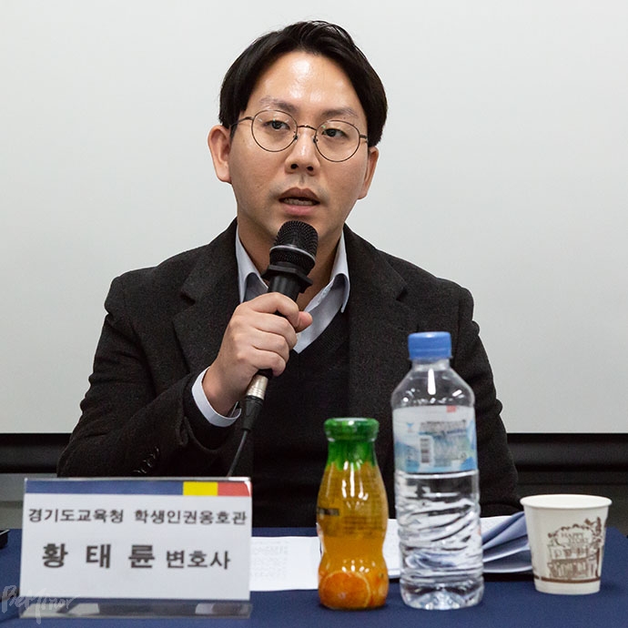 경기도장애인인권센터에서 주최한 ‘2018년 경기도장애인인권포럼’이 2일 오후 2시 중앙선거관리위원회 선거연수원 본관 4층에서 열렸다. 황태륜 경기도교육청 학생인권옹호관 변호사가 발언하는 모습.