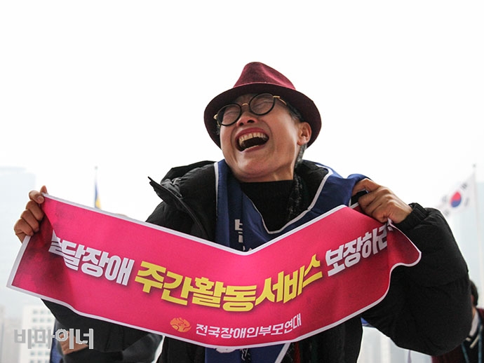 민용순 충북부모연대 대표가 울부짖고 있다. 강혜민 기자. 민용순 충북부모연대 대표가 울부짖고 있다. 강혜민 기자.