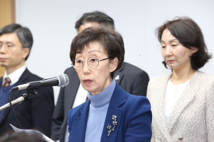 최영애 국가인권위원장이 고 우동민 활동가의 죽음에 대해 공식 사과하고 있다.  ⓒ국가인권위원회