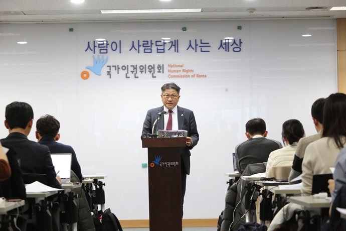 조영선 국가인권위원회 사무총장이 진상조사 결과를 발표하고 있다. ⓒ국가인권위원회