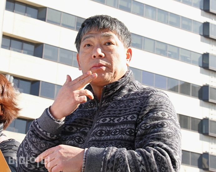 김세식 씨가 기자회견에서 발언하고 있다. 