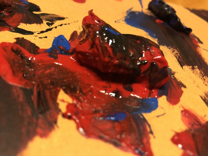 검붉은 덩어리. 주황색 바닥에 약간 윤기가 돌고 검붉은 물감이 덩어리져 있다. 주변에도 검은색, 빨간색, 그리고 약간의 파란색 물감들이 지저분하게 묻어 있다. ⓒ안희제 검붉은 덩어리. 주황색 바닥에 약간 윤기가 돌고 검붉은 물감이 덩어리져 있다. 주변에도 검은색, 빨간색, 그리고 약간의 파란색 물감들이 지저분하게 묻어 있다. ⓒ안희제