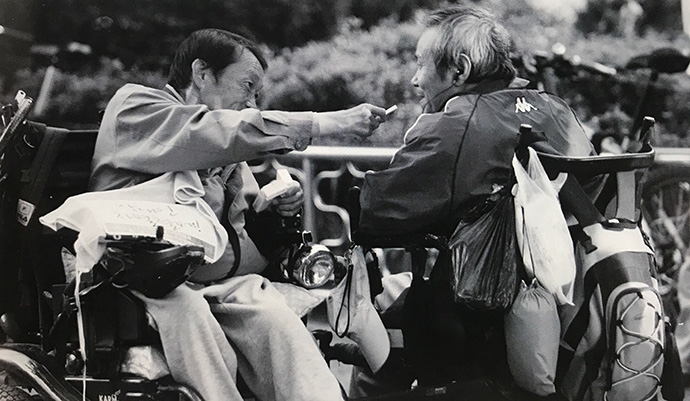 2009.6.12. 탈시설 권리쟁취를 위한 마로니에공원 노숙농성 ©전진호. 사진 제공 : 전국장애인차별철폐연대