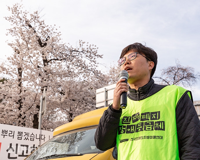 조민제 대구시립희망원대책위 공동집행위원장이 발언하고 있다. 사진 박승원