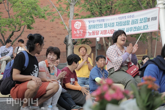 석암투쟁 10주년 문화제에 참석한 사람들. 사진 강혜민 석암투쟁 10주년 문화제에 참석한 사람들. 사진 강혜민