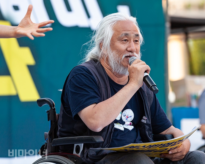 박경석 장애등급제 폐지 민관협의체 공동위원장이 발언하고 있다. 사진 박승원 박경석 장애등급제 폐지 민관협의체 공동위원장이 발언하고 있다. 사진 박승원