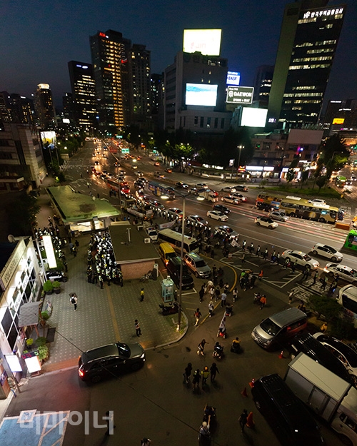 집회를 마친 참가자들이 충정로 사회보장위원회로 출발하고 있다. 사진 박승원 집회를 마친 참가자들이 충정로 사회보장위원회로 출발하고 있다. 사진 박승원