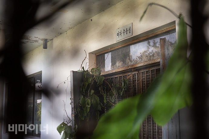 과거 정신질환자 수용시설이었던 장항 수심원 내 여자수용실. 사진 박승원