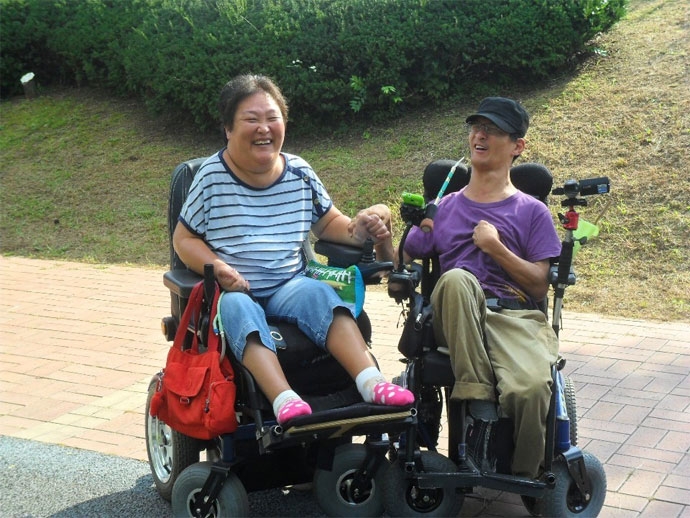 2012년의 어느 날, 고 지영 씨와 박정혁 씨. 사진 제공 김탄진 2012년의 어느 날, 고 지영 씨와 박정혁 씨. 사진 제공 김탄진