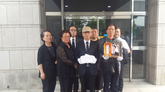 노숙인 교화 활동을 통해 만난 분의 무연고 장례에 참석한 종교단체 지인들