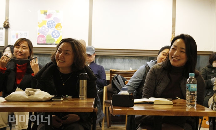 차담회에 참석한 사람들의 모습. 사진 강혜민 