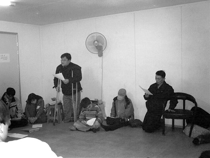 ‘장애인 청년학교’ 모꼬지에서 사회를 보고 있는 정태수 열사. 사진 정태수열사추모사업회