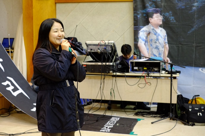 2014년 3월 1일, 정태수열사 12주기 추모제에서 김영희 씨가 발언하고 있다. 