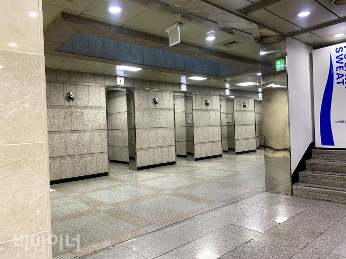 서울시립승화원에서 무연고 사망자의 화장이 주로 이뤄지는 1, 2번 화장대. 이날도 고 윤○○, 박○○님을 이곳으로 모셨다.  사진 이가연