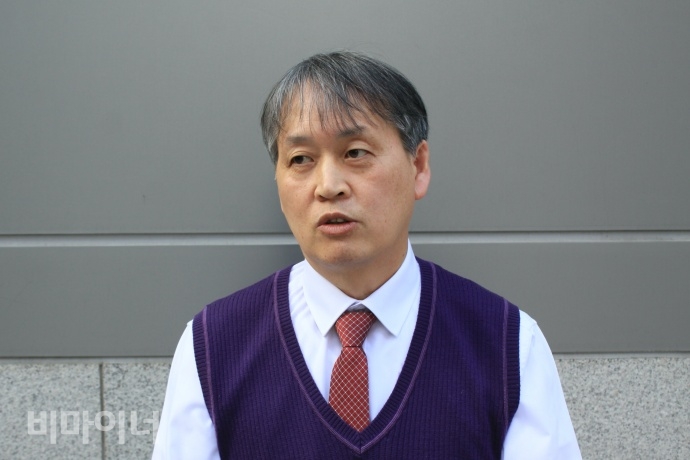 19일, 비마이너와 인터뷰하는 박종균 정의당 장애인위원회 위원장. 사진 이가연