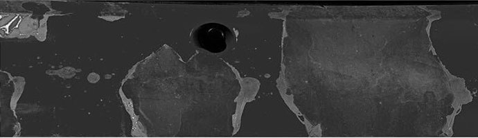 변재원이 자신의 통증을 설명하기 위해 찍은 사진. 자동차 페인팅이 군데군데 벗겨져 있다. ⓒ변재원 
