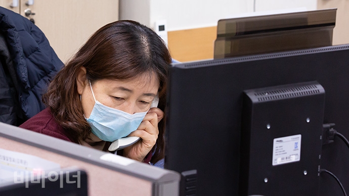 7일, 노진영 활동가가 출근하자마자 선별진료소에 연락했다. 자립생활주택 입주자 가운데 한 분이 아직 코로나19 검사 결과가 나오지 않았기 때문이다. 사진 박승원