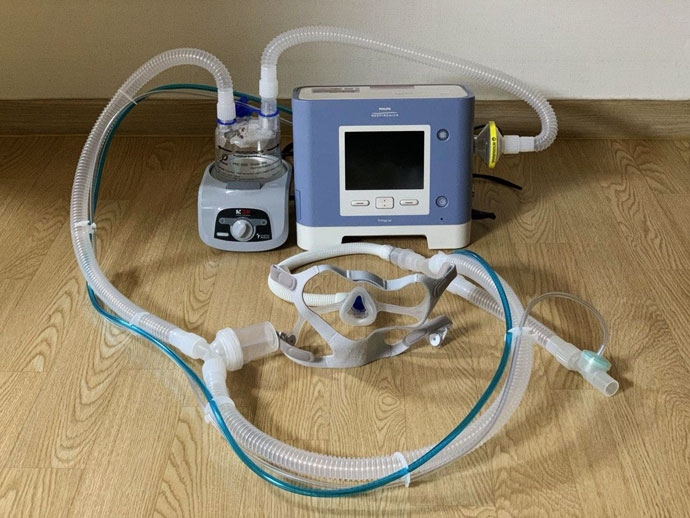 밤에 잘 때 사용하는 호흡기. 사진 제공 조미경 밤에 잘 때 사용하는 호흡기. 사진 제공 조미경