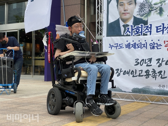 정명호 전국공공운수사회서비스노동조합 장애인노조지부 위원장이 발언을 하고 있다. 사진 이가연